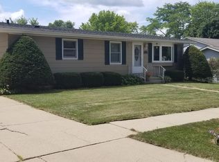 1119 8th St, De Witt, IA 52742
