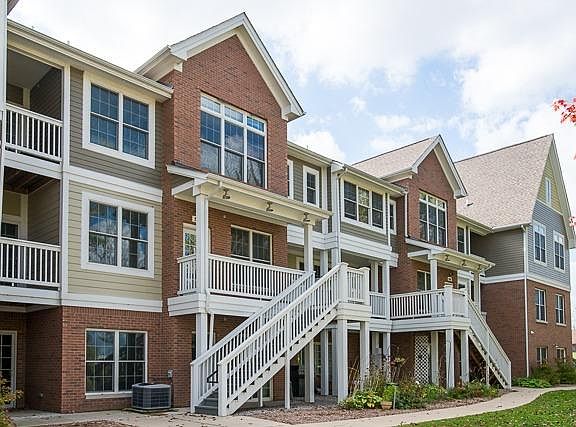 3rd image of 2585 W Towne St