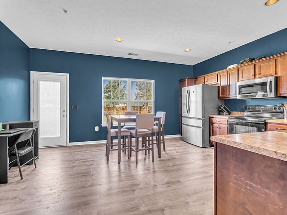 4th image of 704 Silverhill Dr