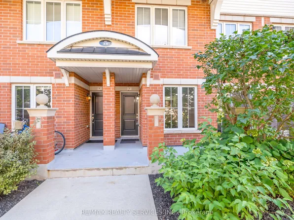 43 Hays Blvd #3, Oakville, ON L6H 0J1