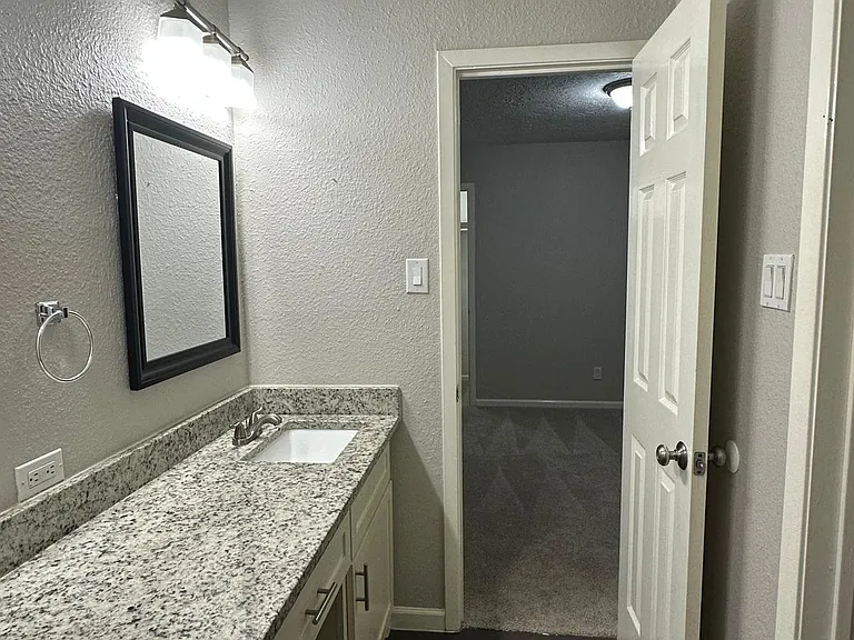 2414 Stillmeadow Dr — Photo 10