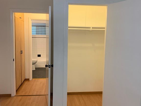3rd image of 828 Lincoln Blvd #4