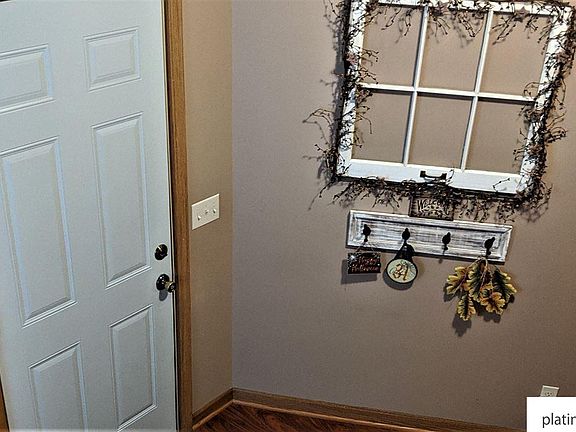 4th image of 319 W Elm St