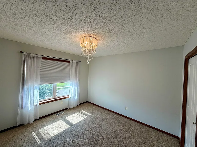 15111 Louisiana Ave — Photo 4