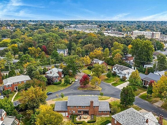 4th image of 105 Lake Forest Dr
