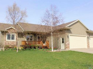 615 Emmett Trl, Harrisburg, SD 57032
