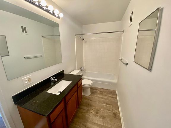 4th image of 326 Jarvis St APT 306