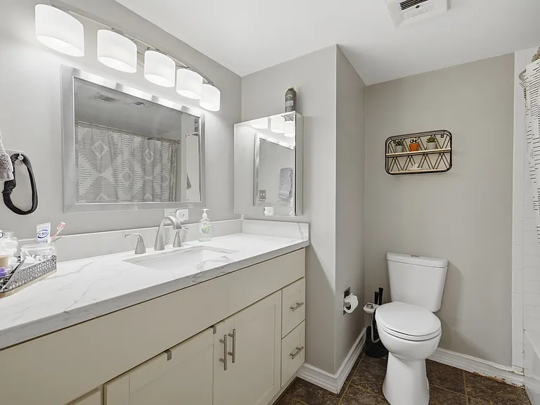 4846 N Woodmere Fairway #8 — Photo 19