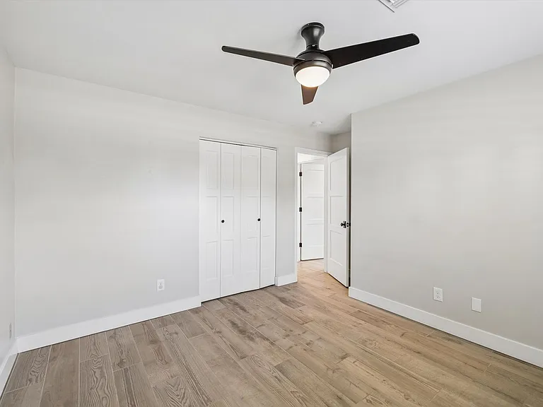 301 E Royal Palm Rd — Photo 31
