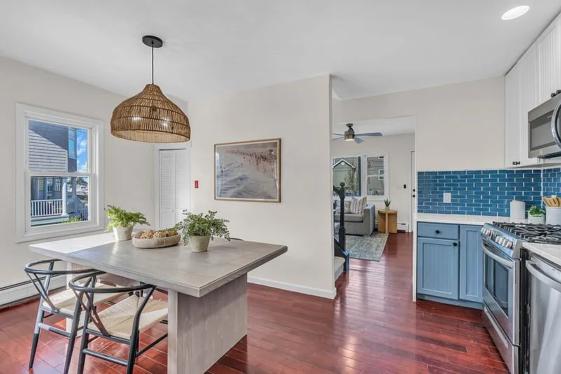 37 Shrewsbury Ave — Photo 2