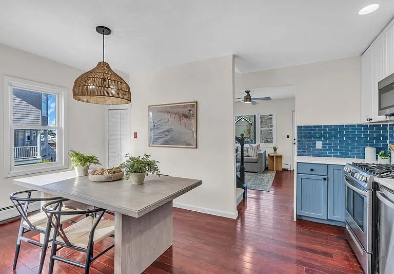 37 Shrewsbury Ave — Photo 2