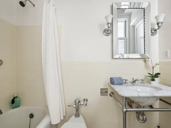 125 East 74th Street image 9 of 9