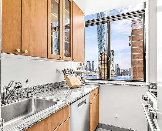 4th image of 310 E 46th St APT 19M