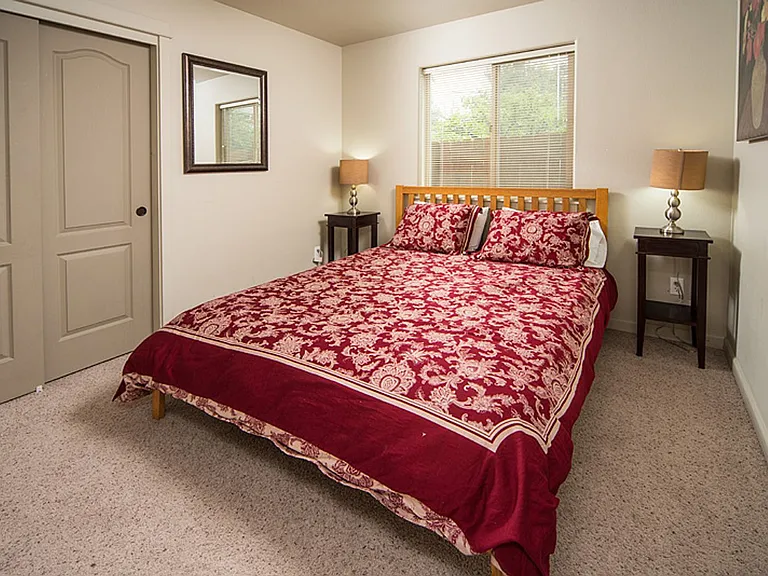 139 SE Heyburn St #3 — Photo 6