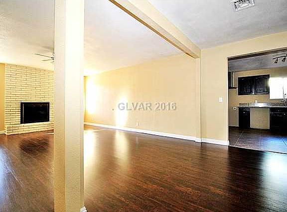4th image of 2300 Chapman Dr
