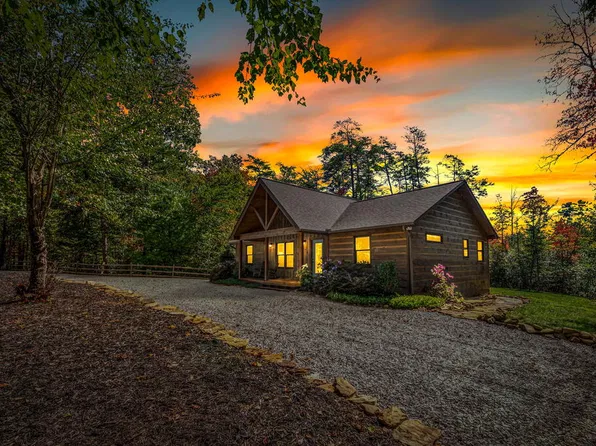 329 Autumn Ridge Dr, Mineral Bluff, GA 30559
