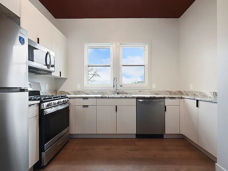 3317 Main St #5 — Photo 2