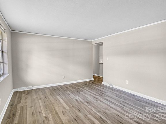 2nd image of 5221 Wales St
