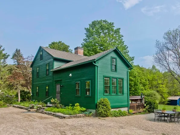 118 South St, Cummington, MA 01026