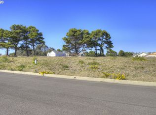 746 Seacrest Dr, Bandon, OR 97411
