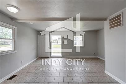 4th image of 8104 E 50th St