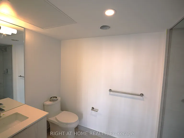47 Mutual St #804 — Photo 7