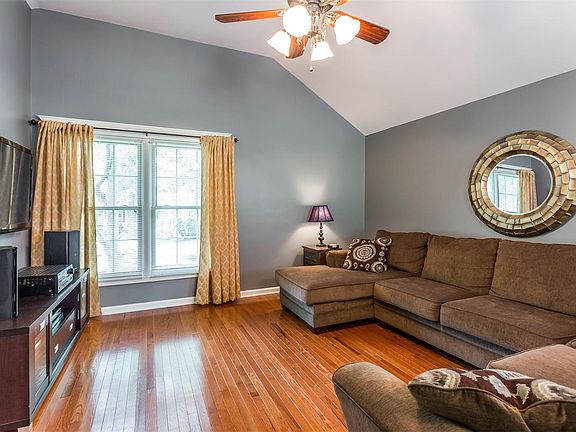 3rd image of 4616 Saron Dr
