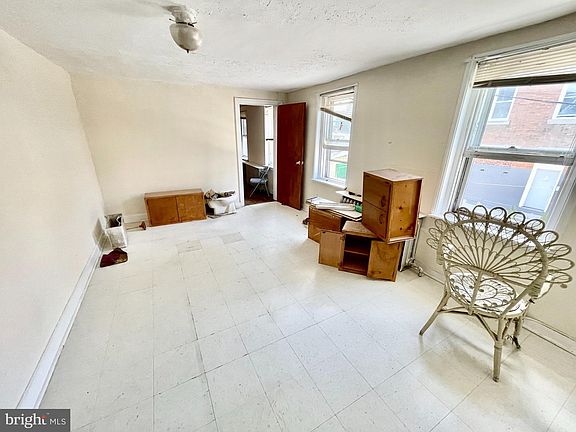 4th image of 5167-69 Wakefield St #2R