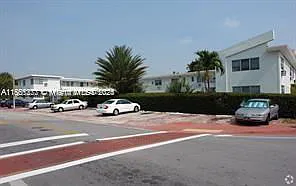 2 bed, 1.0 bath, $2,500 — Photo 4