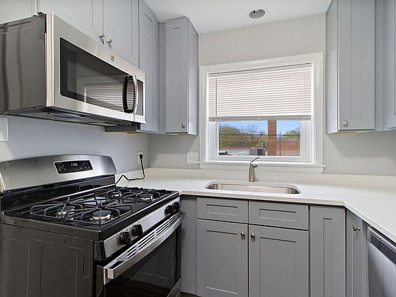 3rd image of 11025 S Artesian Ave #2S