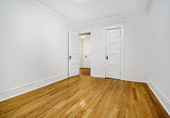 4th image of 303 W 74th St APT 4R