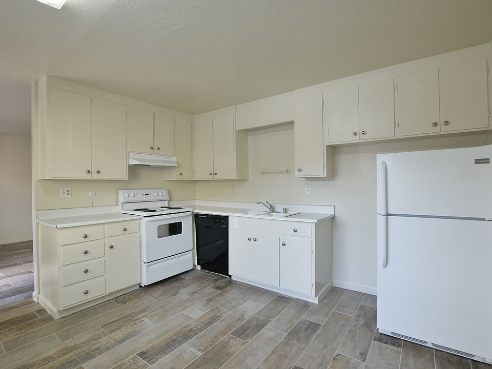 1st image of 215 S 12th St APT 3