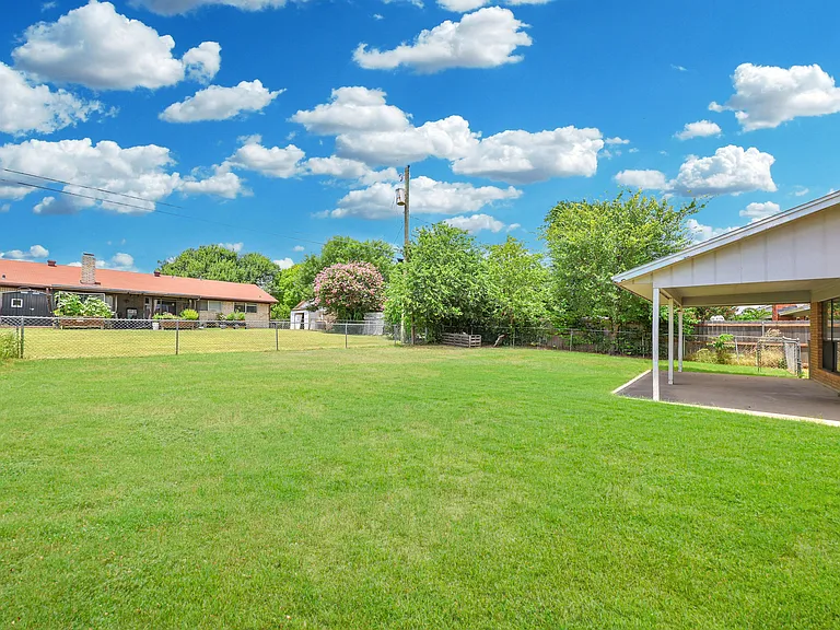 1709 Moonlight Dr — Photo 18