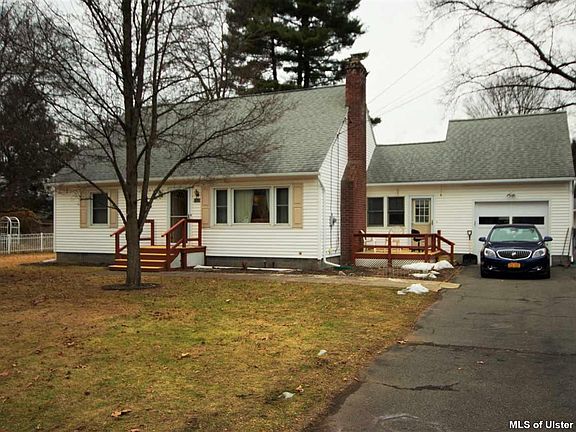 2nd image of 1113 Oakwood Dr