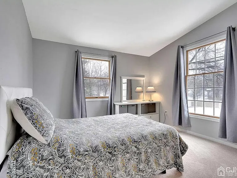 381 Plainfield Rd #381 — Photo 3