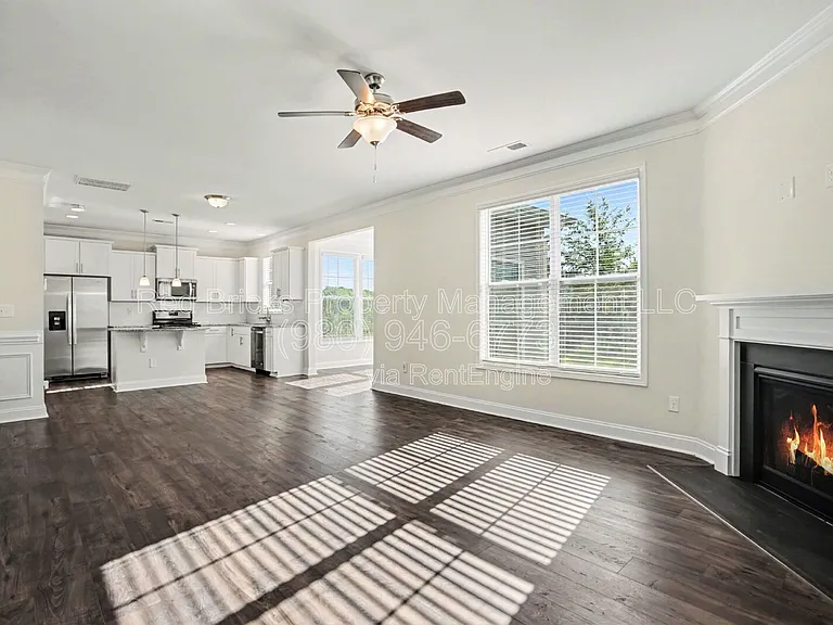 1569 Cambria Ct — Photo 11