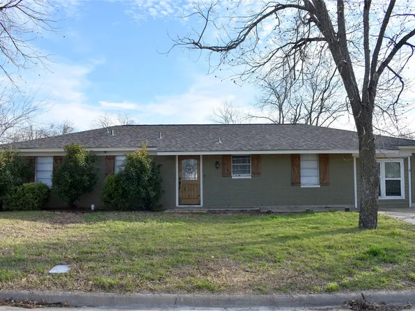 1207 E Fitzgerald St, Bangs, TX 76823
