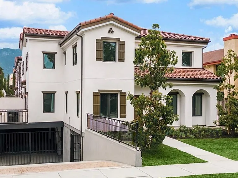 1027 Arcadia Ave #C — Photo 2