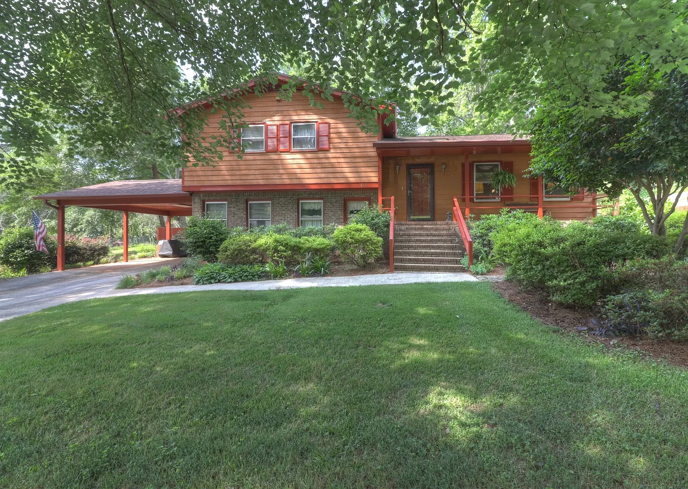 731 Country Club Dr photo 1