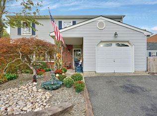 33 Virginia Dr, Howell, NJ 07731