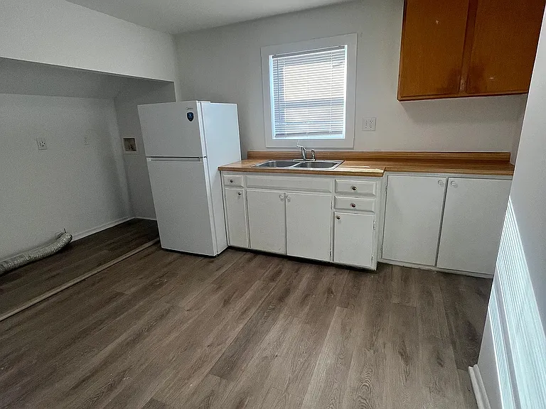 1702 Lawn Ave #2 — Photo 8