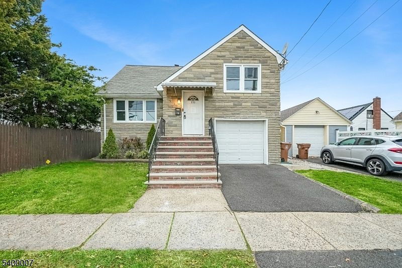 1st image of 731 Essex Ave