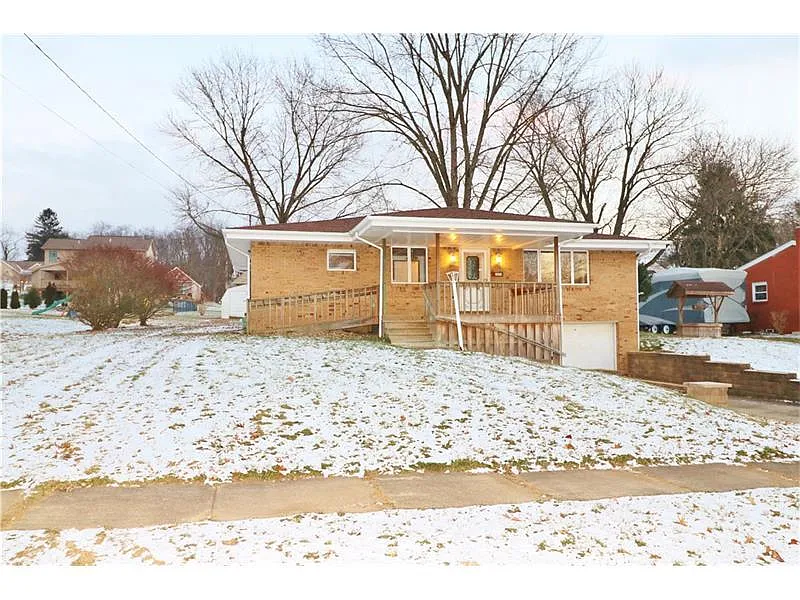 1211 Edgewood Dr photo 1