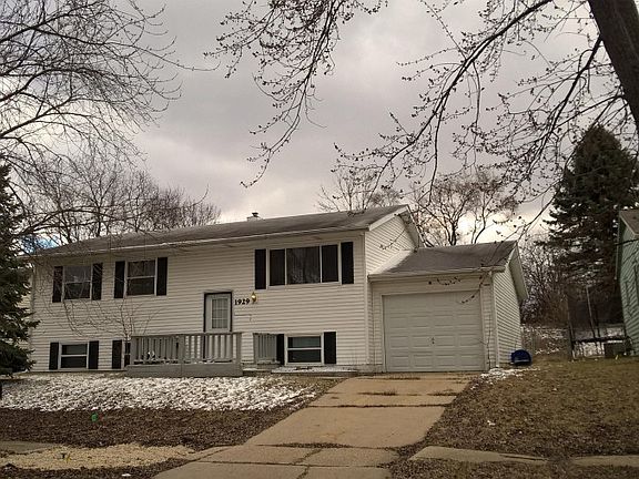 3rd image of 1929 Jamestown Dr