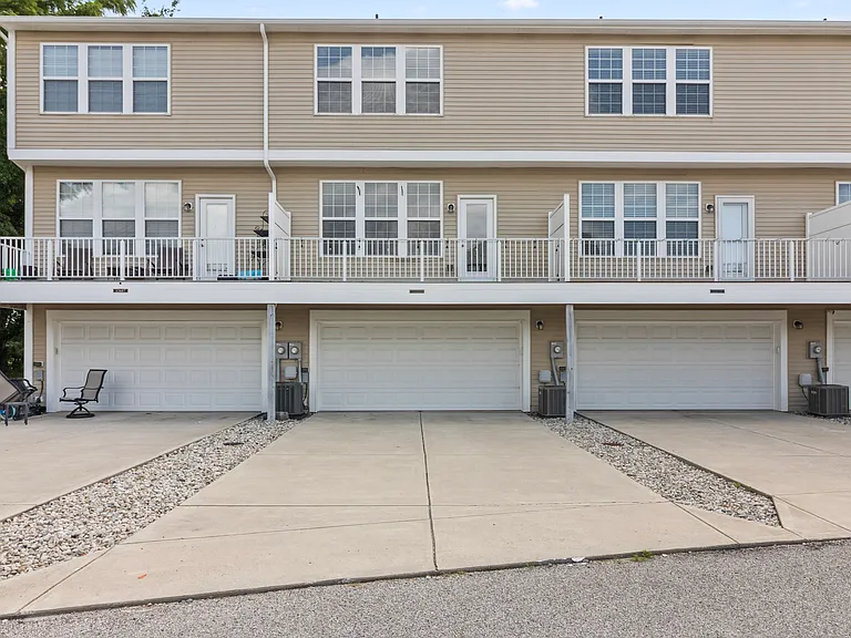 12683 White Chapel Cir — Photo 38