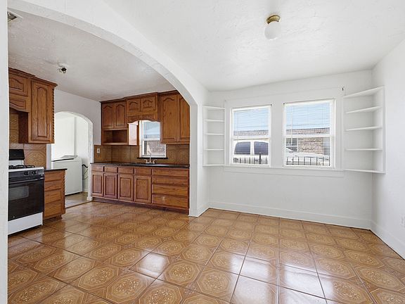 3rd image of 2634 Emmett St