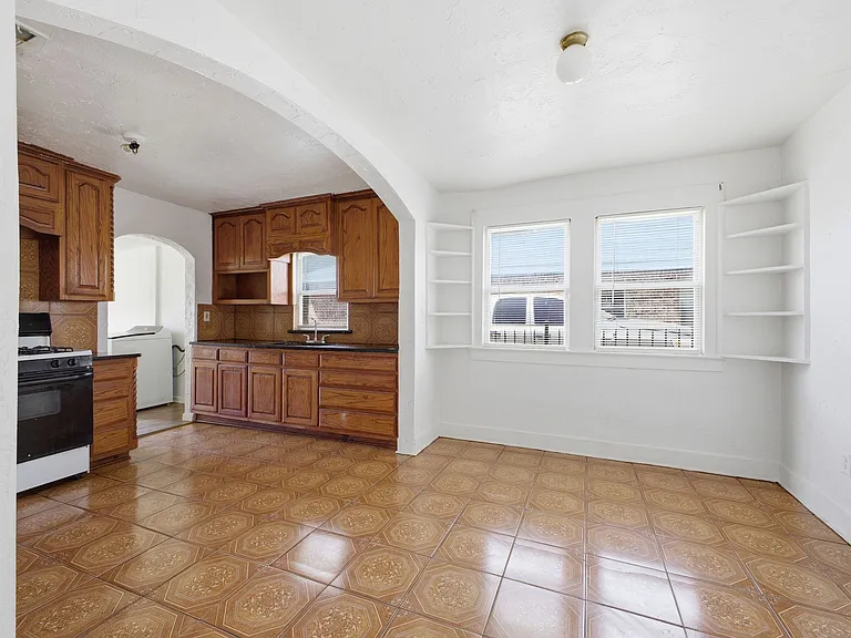 2634 Emmett St — Photo 3