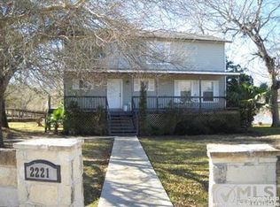 2221 Lakewood Dr, Seguin, TX 78155
