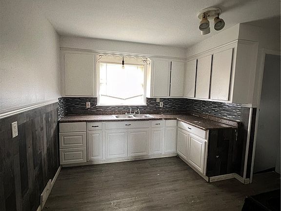 4th image of 11705 Farringdon Ave