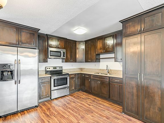 2nd image of 600 Almond Ave #5